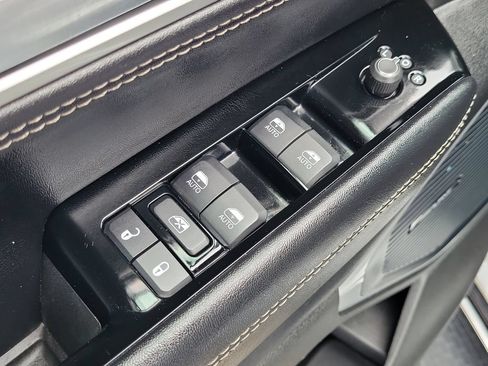 Used 2024 Jeep Wagoneer L Series II RWD image 18