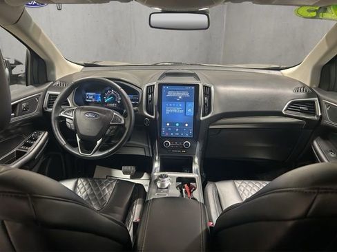 Used 2023 Ford Edge Titanium image 2