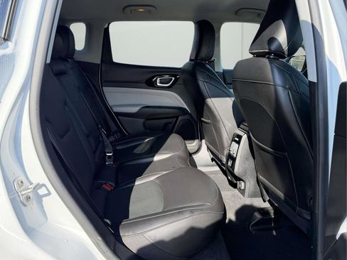 Used 2022 Jeep Compass Limited image 12