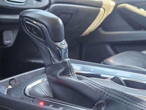 Used 2021 Chevrolet Traverse RS image 12