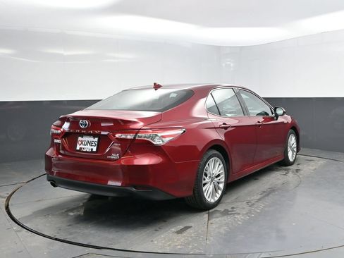 Used 2020 Toyota Camry XLE FWD image 7