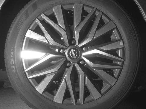 Used 2025 Nissan Altima 2.5 SV FWD image 15