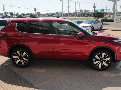 New 2025 Mitsubishi Outlander SE image 6