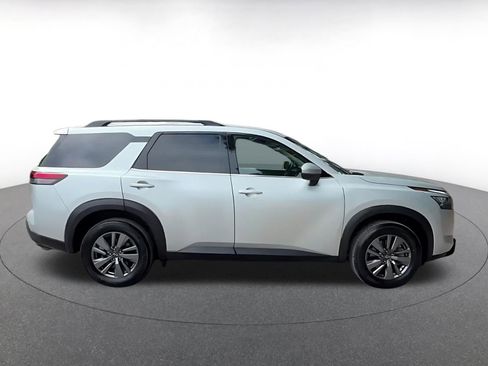 Used 2025 Nissan Pathfinder SV FWD image 16