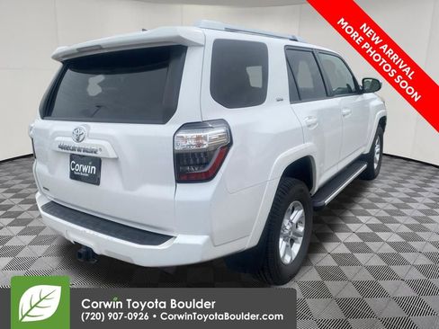 Used 2014 Toyota 4Runner SR5 AWD/4WD image 7