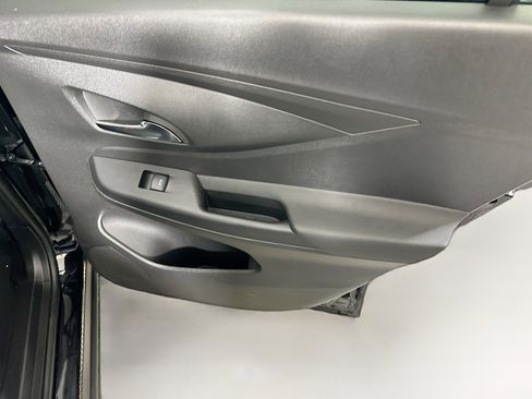 Used 2025 Buick Envista Preferred image 28