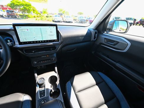 Certified 2025 Ford Bronco Sport Outer Banks w/ Outer Banks Tech Package+ AWD/4WD image 33