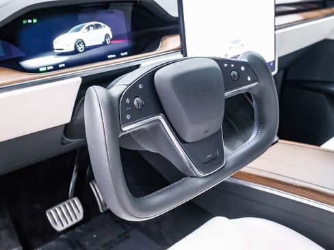 Used 2023 Tesla Model X image 21