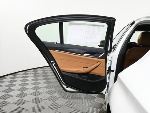 Certified 2022 BMW 530i xDrive w/ Convenience Package image 30