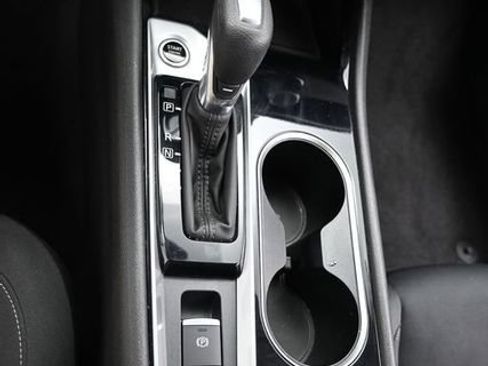 Used 2024 Nissan Altima 2.5 SV AWD/4WD image 25