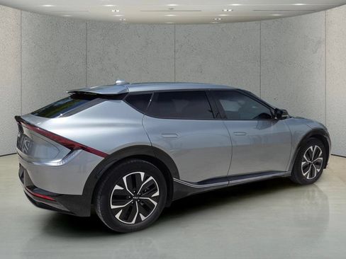 Used 2022 Kia EV6 Wind RWD image 3