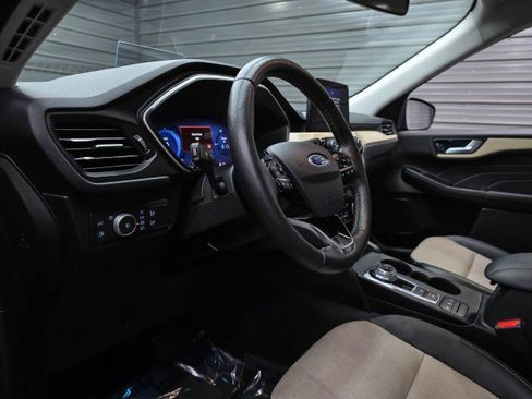 Used 2021 Ford Escape Titanium w/ Titanium Elite Package FWD image 10