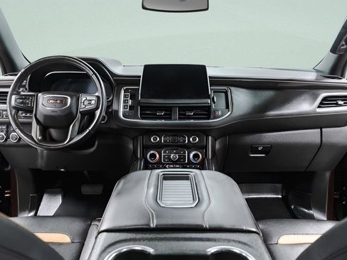 Used 2022 GMC Yukon AT4 w/ Technology Package AWD/4WD image 9