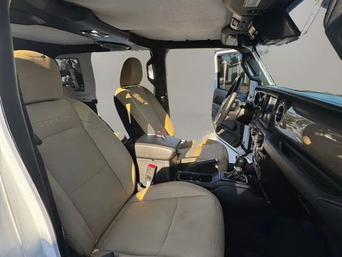 Used 2020 Jeep Wrangler Unlimited Sahara AWD/4WD image 33