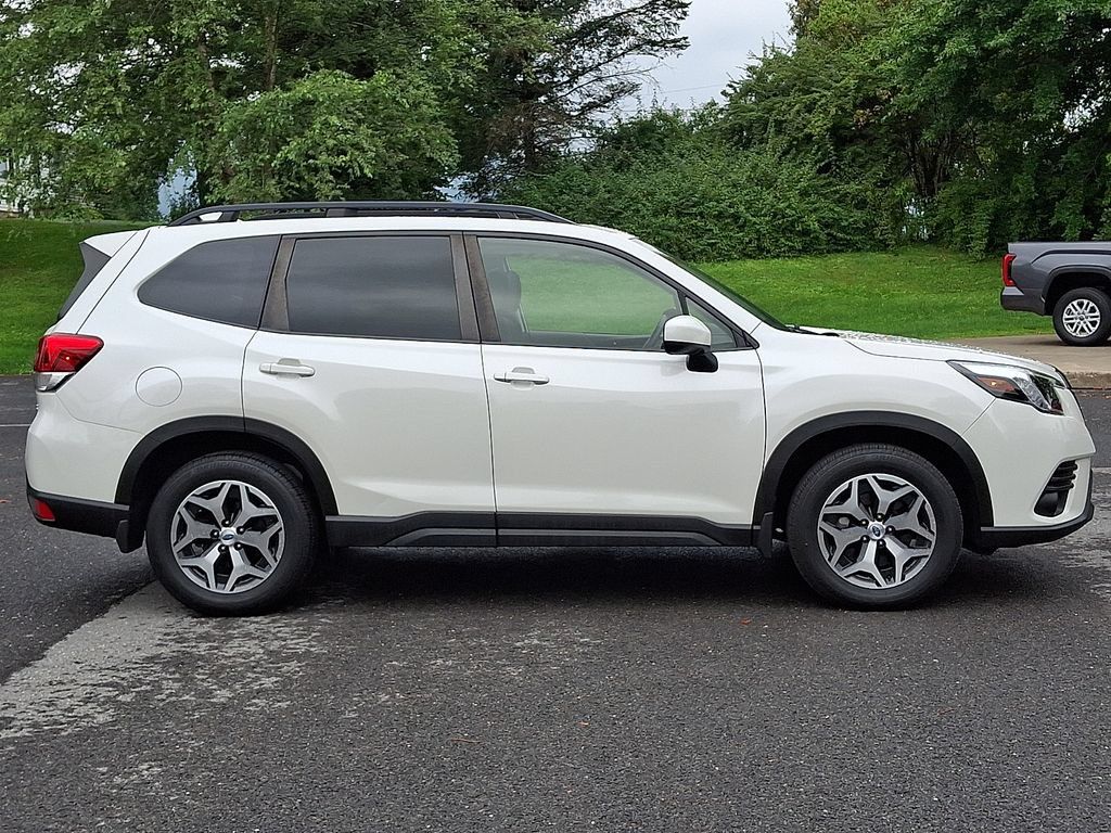 Used 2023 Subaru Forester Premium AWD/4WD image 9