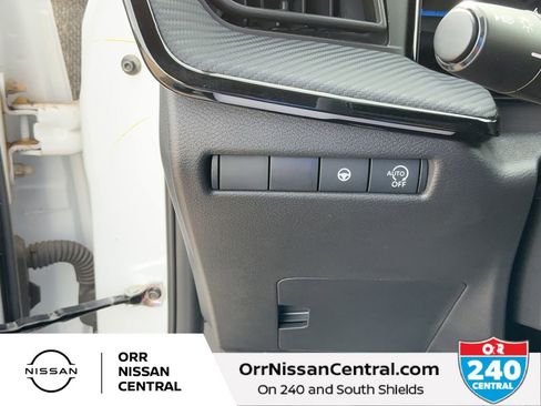 Certified 2025 Nissan Kicks SR image 18