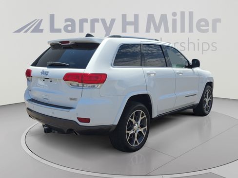 Used 2018 Jeep Grand Cherokee Limited AWD/4WD image 5