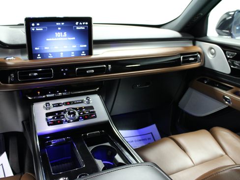 Used 2022 Lincoln Aviator Reserve w/ Equipment Group 201A AWD/4WD image 19
