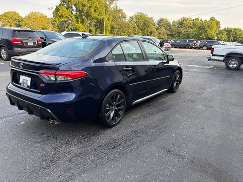 Used 2024 Toyota Corolla SE w/ SE Premium Package FWD image 3