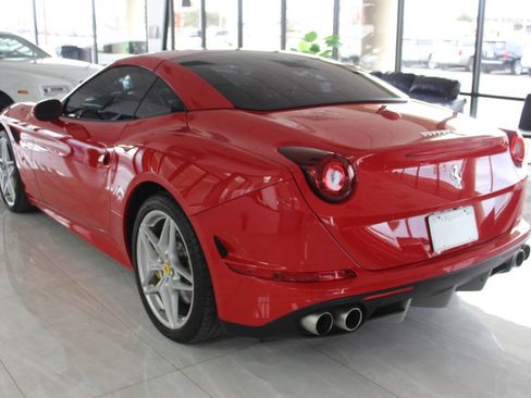 Used 2016 Ferrari California T RWD image 5