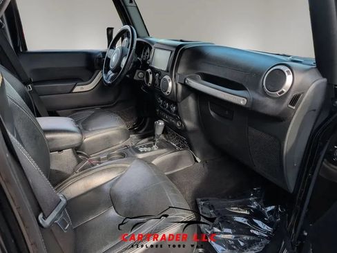 Used 2015 Jeep Wrangler Unlimited Sahara w/ Max Tow Package AWD/4WD image 30
