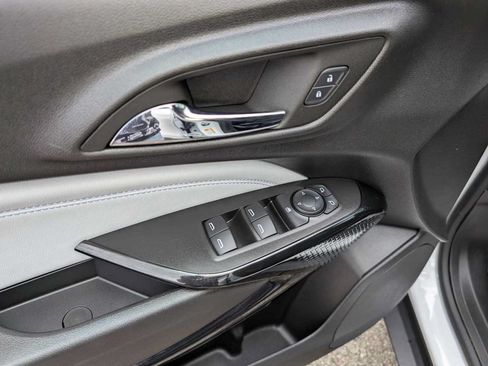 Used 2024 Chevrolet Trax LT w/ Sunroof Package FWD image 38
