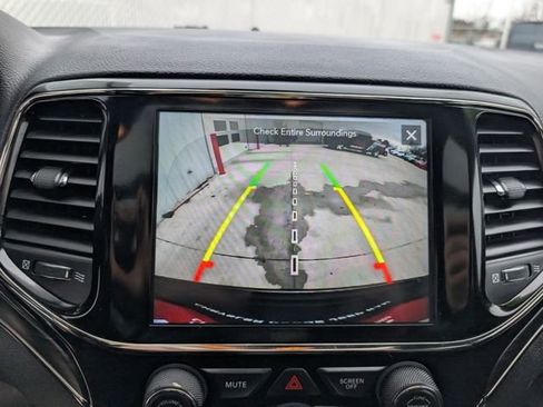 Used 2020 Jeep Grand Cherokee Limited X image 19