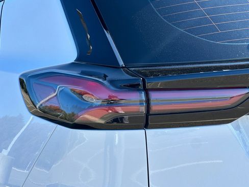 Used 2022 Chevrolet Bolt EUV Premier w/ Super Cruise Package image 46