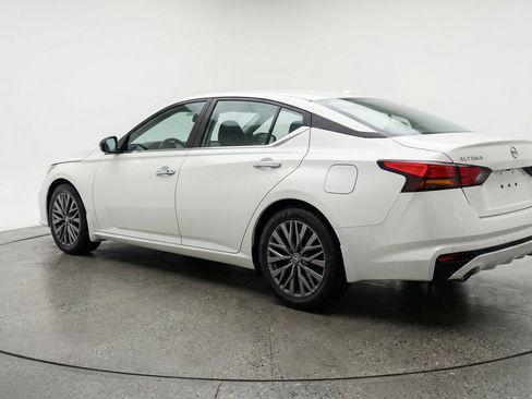 Used 2025 Nissan Altima 2.5 SV FWD image 6