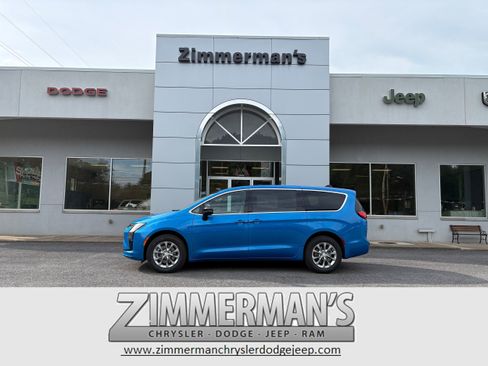 New 2027 Chrysler Pacifica Select AWD/4WD image 1