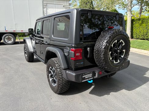Used 2025 Jeep Wrangler Unlimited Rubicon 4xe w/ Safety Group AWD/4WD image 9