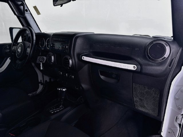Used 2017 Jeep Wrangler Unlimited Sport w/ Connectivity Group AWD/4WD image 29