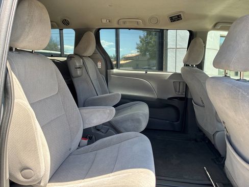 Used 2015 Toyota Sienna LE FWD image 12