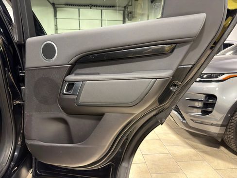 Used 2018 Land Rover Discovery SE image 35