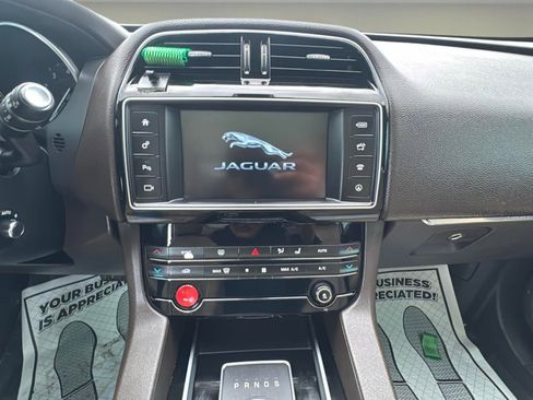Used 2017 Jaguar F-PACE Prestige image 10