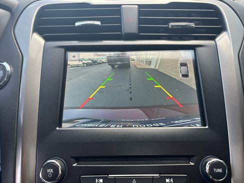 Used 2018 Ford Fusion SE w/ Fusion SE Technology Package image 19