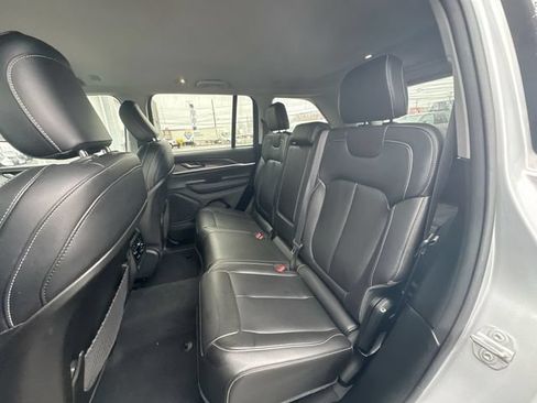 Used 2023 Jeep Grand Cherokee Limited AWD/4WD image 24