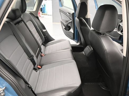 Used 2025 Volkswagen Jetta SE FWD image 18