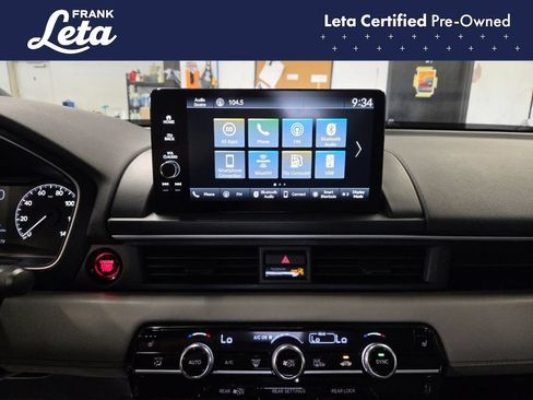 Used 2025 Honda Pilot EX-L image 10