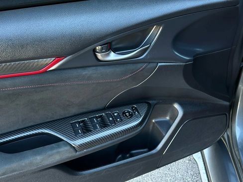 Used 2019 Honda Civic Type R image 13