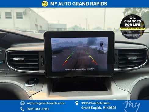 Used 2022 Ford Explorer XLT w/ Equipment Group 202A AWD/4WD image 22