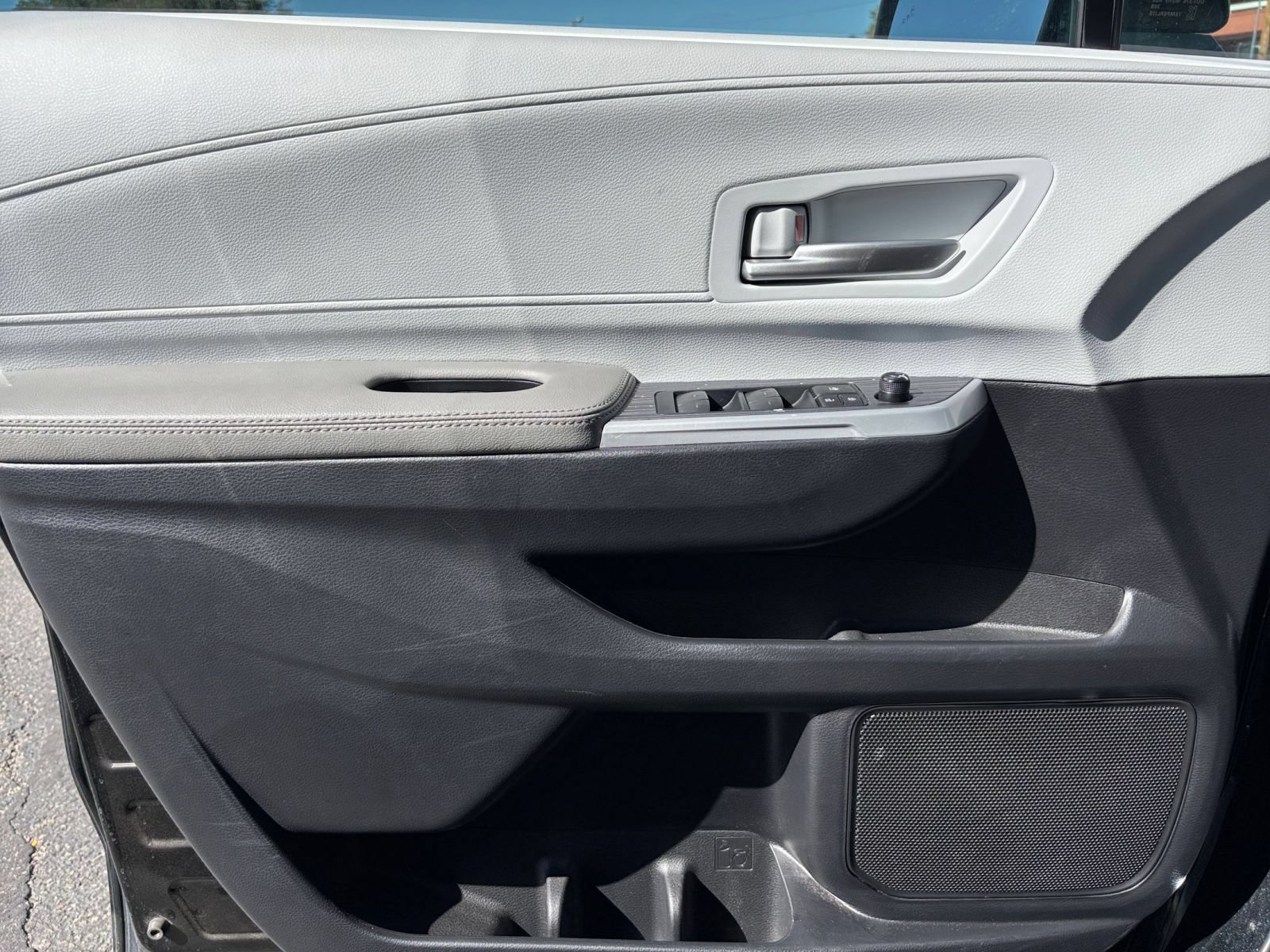 Used 2025 Toyota Sienna XLE FWD image 18