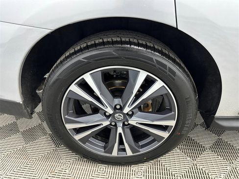 Used 2020 Nissan Pathfinder Platinum image 20