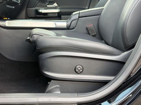 Used 2025 Mercedes-Benz GLB 250 image 15