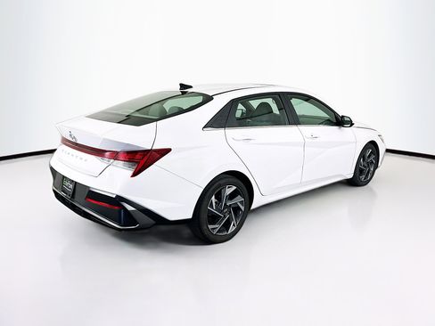 Used 2025 Hyundai Elantra SEL image 9