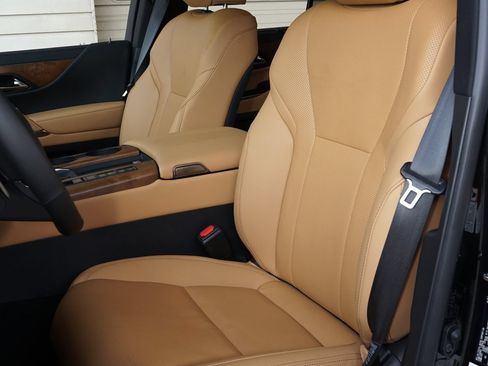 Used 2026 Lexus LX 700h Luxury AWD/4WD image 9