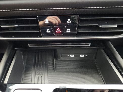 Certified 2025 Volkswagen Atlas Cross Sport SE image 23