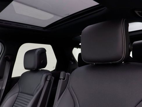 New 2025 Land Rover Discovery S AWD/4WD image 15