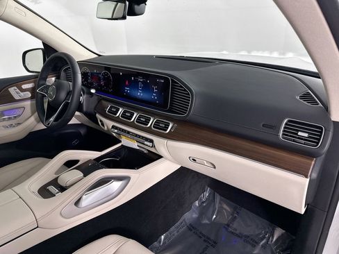 New 2026 Mercedes-Benz GLS 450 4MATIC image 32