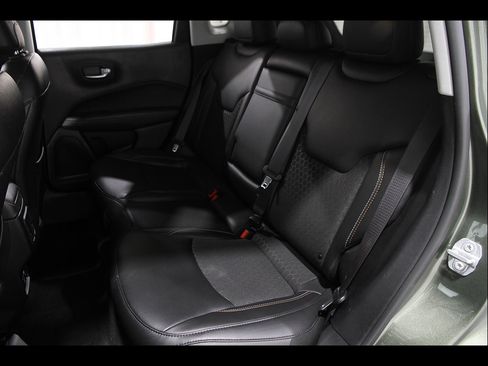 Used 2019 Jeep Compass Latitude FWD image 19